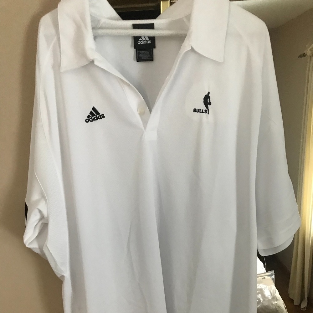 Bulls adidas polo style men’s shirt  Size XL. New